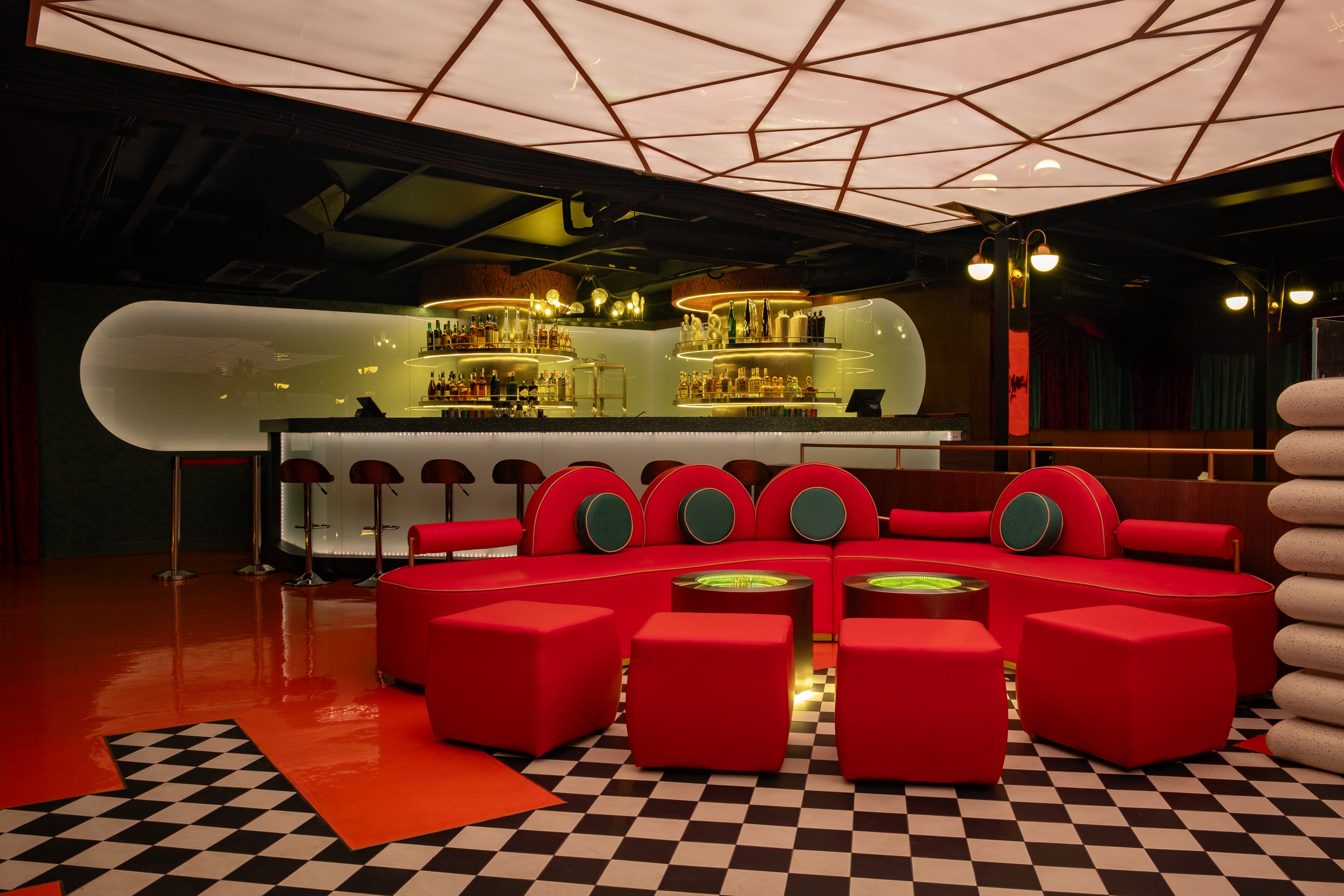 Inside Le Cirque (3)